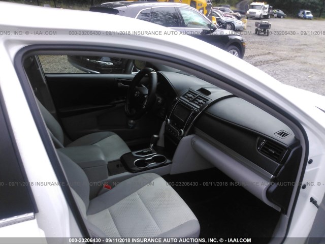 4T1BF1FK5CU530348 - 2012 TOYOTA CAMRY SE/LE/XLE 白色 照片 5