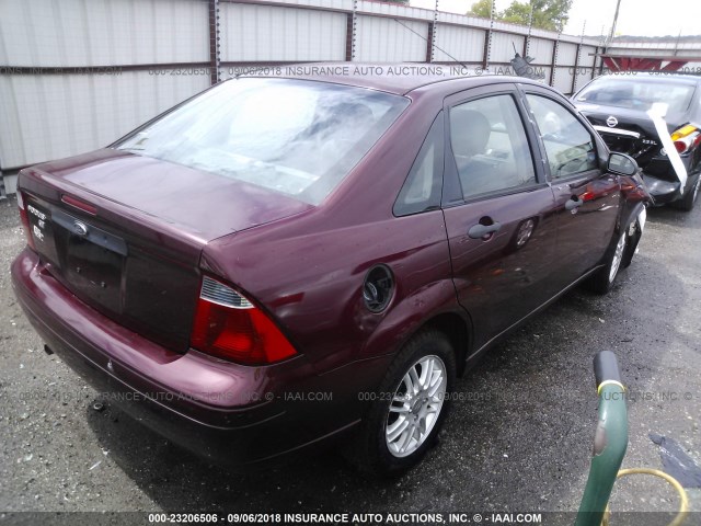 1FAFP34N97W174501 - 2007 FORD FOCUS ZX4/S/SE/SES MAROON photo 4