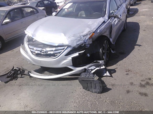 5NPEC4AB8DH660946 - 2013 HYUNDAI SONATA SE/LIMITED SILVER photo 6