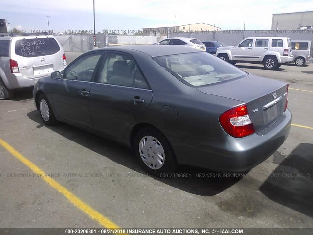 JTDBE32K320058536 - 2002 TOYOTA CAMRY LE/XLE/SE GREEN photo 3