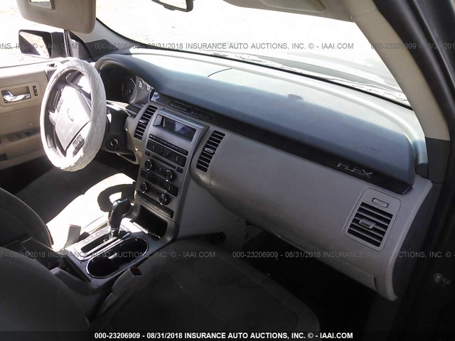 2FMDK51C09BA70607 - 2009 FORD FLEX SE SILVER photo 5