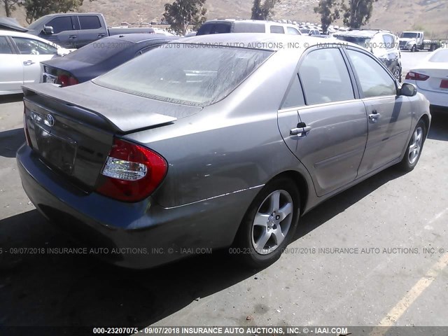 JTDBE32K220016584 - 2002 TOYOTA CAMRY LE/XLE/SE 灰色 照片 4