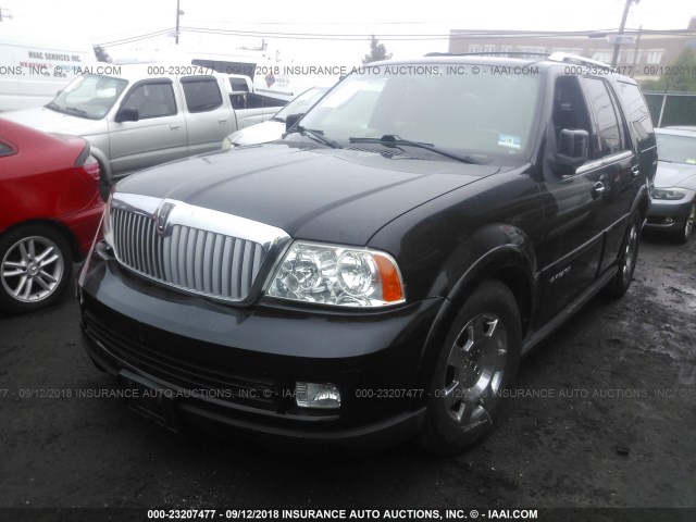 5LMFU28576LJ25104 - 2006 LINCOLN NAVIGATOR Schwarz Foto 2