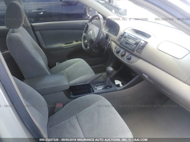 4T1BE32K84U809492 - 2004 TOYOTA CAMRY LE/XLE/SE 金色 照片 5
