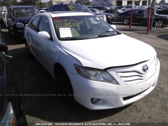 4T1BF3EK4BU720606 - 2011 TOYOTA CAMRY SE/LE/XLE 白色 照片 1