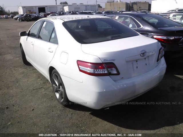 4T1BF3EK4BU720606 - 2011 TOYOTA CAMRY SE/LE/XLE 白色 照片 3