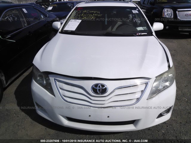 4T1BF3EK4BU720606 - 2011 TOYOTA CAMRY SE/LE/XLE 白色 照片 6