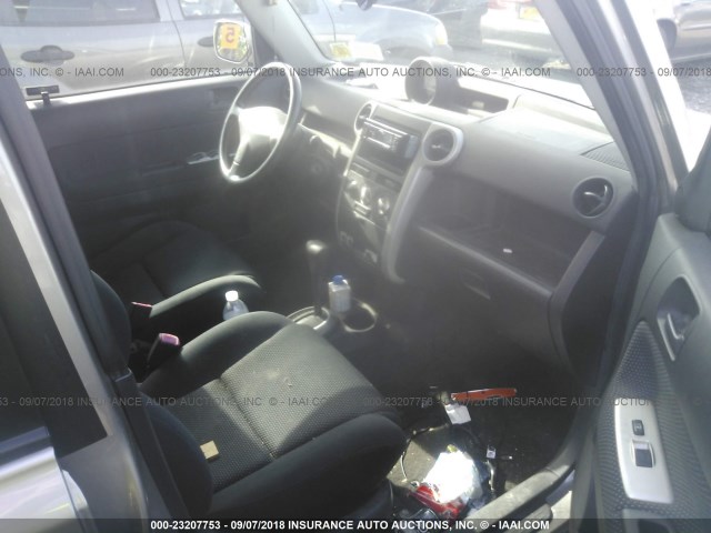 JTLKT324754021594 - 2005 TOYOTA SCION XB Grau Foto 5