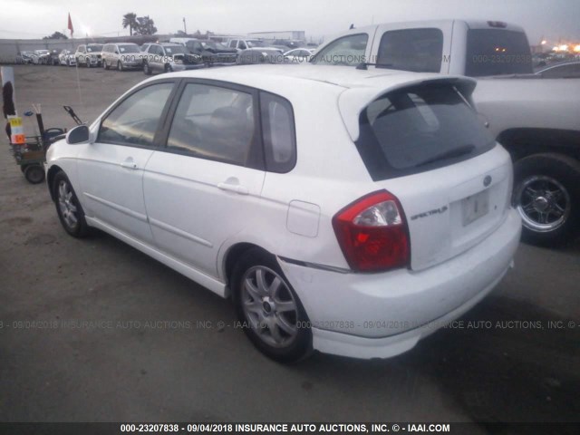 KNAFE162655125974 - 2005 KIA SPECTRA5 WHITE photo 3