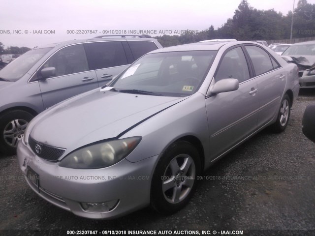 4T1BE30K45U430302 - 2005 TOYOTA CAMRY LE/XLE/SE Күміс фото 2