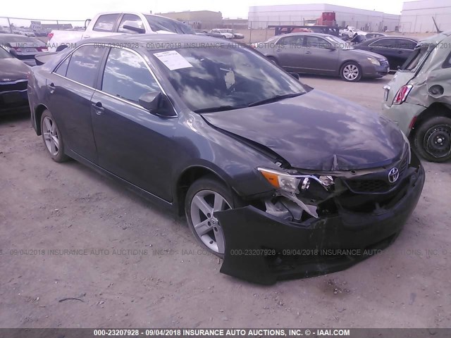 4T1BF1FK0CU168638 - 2012 TOYOTA CAMRY SE/LE/XLE GRAY photo 1