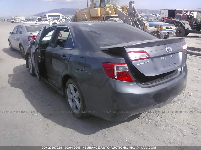 4T1BF1FK0CU168638 - 2012 TOYOTA CAMRY SE/LE/XLE GRAY photo 3