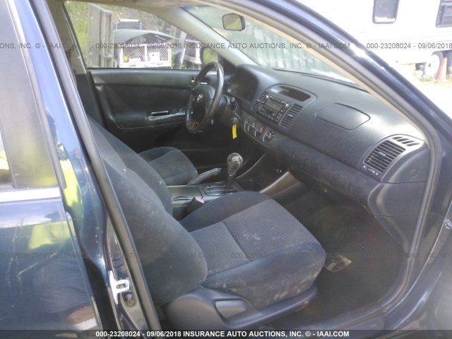 4T1BE32K33U250402 - 2003 TOYOTA CAMRY LE/XLE/SE 蓝色 照片 5