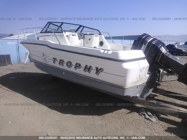 BYQB38FFI192 - 1992 BAYLINER TROPHY  WHITE photo 3