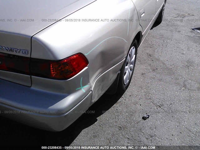 4T1BG22K21U794603 - 2001 TOYOTA CAMRY CE/LE/XLE 金色 照片 6