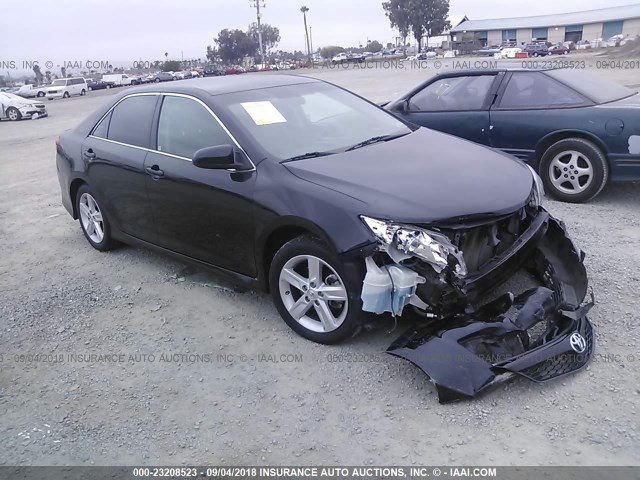 4T1BF1FK1EU319117 - 2014 TOYOTA CAMRY L/SE/LE/XLE Qara foto 1