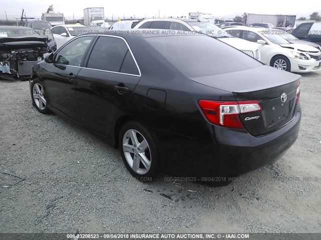 4T1BF1FK1EU319117 - 2014 TOYOTA CAMRY L/SE/LE/XLE Qara foto 3