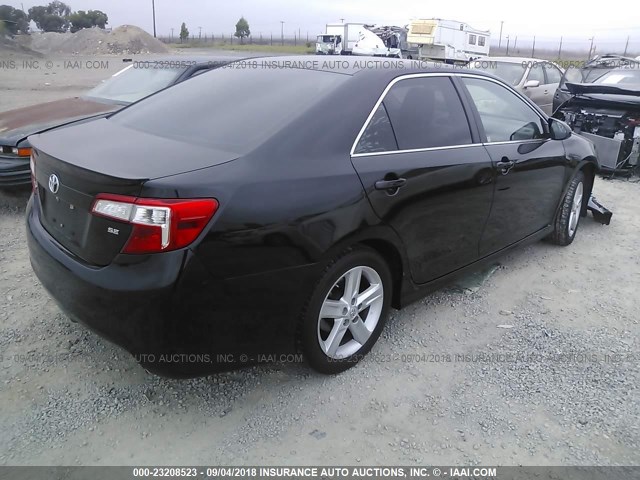 4T1BF1FK1EU319117 - 2014 TOYOTA CAMRY L/SE/LE/XLE Qara foto 4