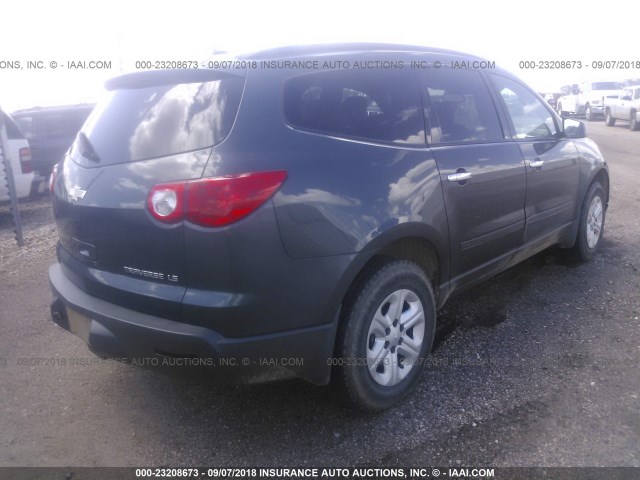 1GNKREEDXBJ141170 - 2011 CHEVROLET TRAVERSE LS GRAY photo 4