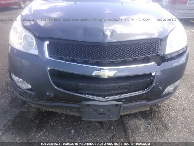 1GNKREEDXBJ141170 - 2011 CHEVROLET TRAVERSE LS GRAY photo 6