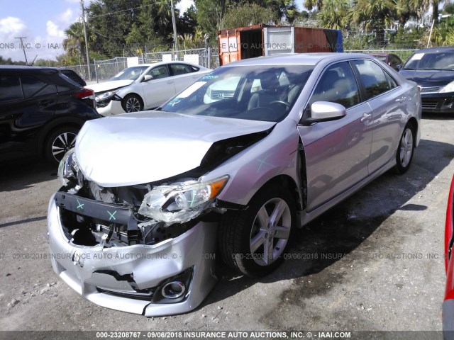 4T1BF1FK4CU168870 - 2012 TOYOTA CAMRY SE/LE/XLE 银色 照片 2