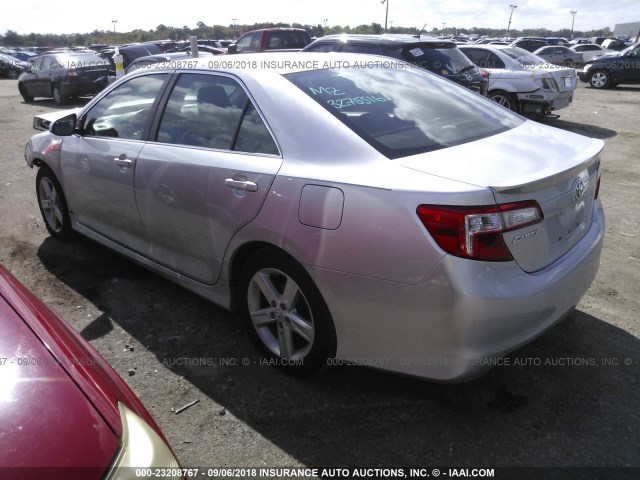 4T1BF1FK4CU168870 - 2012 TOYOTA CAMRY SE/LE/XLE 银色 照片 3