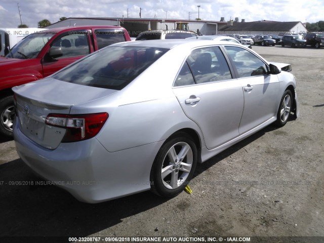 4T1BF1FK4CU168870 - 2012 TOYOTA CAMRY SE/LE/XLE 银色 照片 4