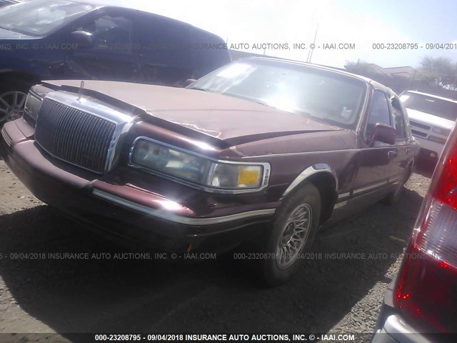 1LNLM82W9VY605625 - 1997 LINCOLN TOWN CAR SIGNATURE/TOURING RED photo 2