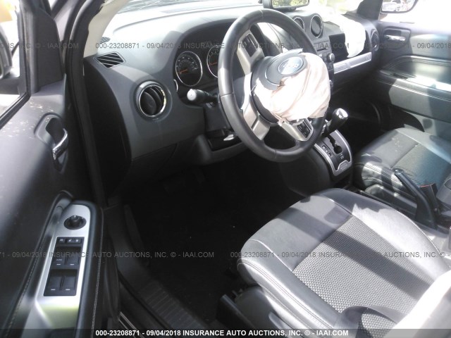 1C4NJDEB6GD714478 - 2016 JEEP COMPASS LATITUDE 灰色 照片 5