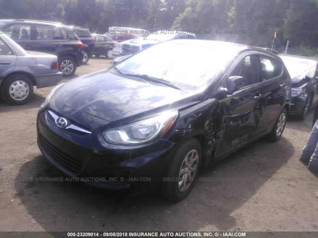 KMHCT5AE1DU093150 - 2013 HYUNDAI ACCENT BLACK photo 2