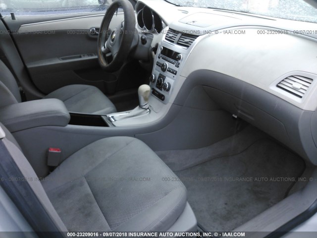 1G1ZB5E04CF182383 - 2012 CHEVROLET MALIBU LS Gümüş foto 5