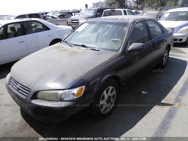 JT2BF28K2W0092822 - 1998 TOYOTA CAMRY LE/XLE BLUE photo 2
