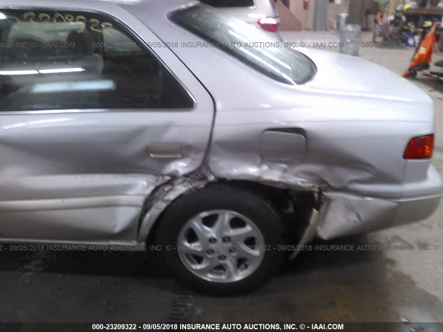 4T1BG22K61U109986 - 2001 TOYOTA CAMRY CE/LE/XLE 棕色 照片 6