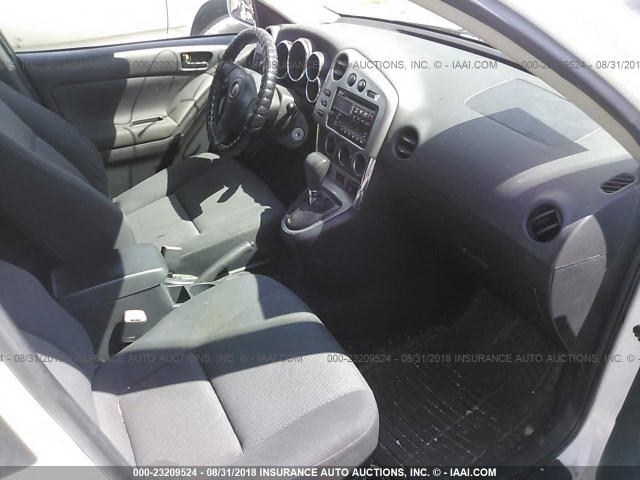 5Y2SL63805Z418842 - 2005 PONTIAC VIBE WHITE photo 5