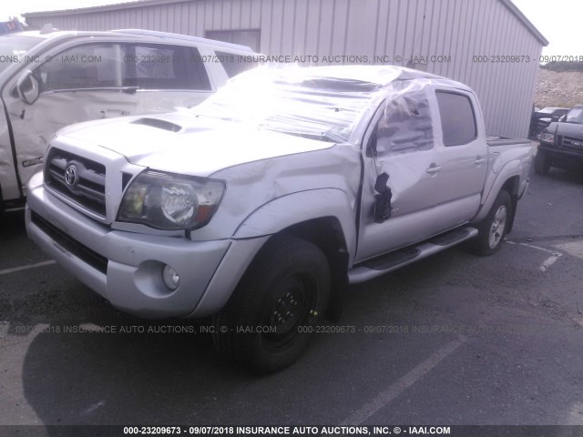 3TMLU4EN8AM043044 - 2010 TOYOTA TACOMA DOUBLE CAB SILVER photo 2