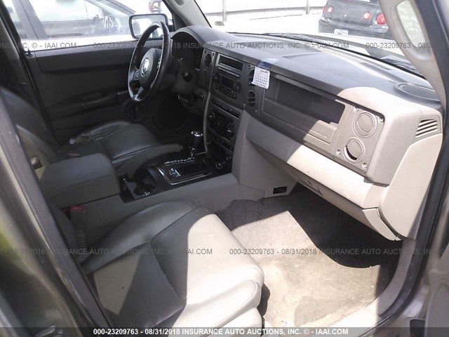 1J8HG48N06C322952 - 2006 JEEP COMMANDER GOLD photo 5