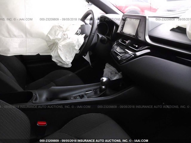 NMTKHMBX7JR041158 - 2018 TOYOTA C-HR XLE/XLE PREMIUM WHITE photo 5