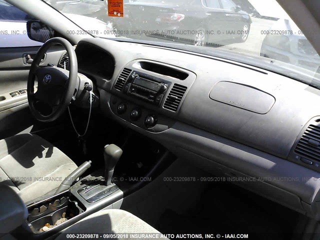 4T1BE32K62U584096 - 2002 TOYOTA CAMRY LE/XLE/SE 蓝色 照片 5