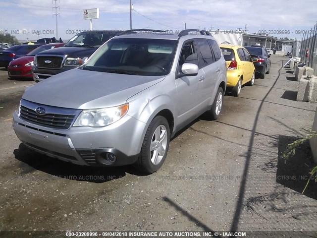 JF2SH64639H732013 - 2009 SUBARU FORESTER 2.5X LIMITED SILVER photo 2