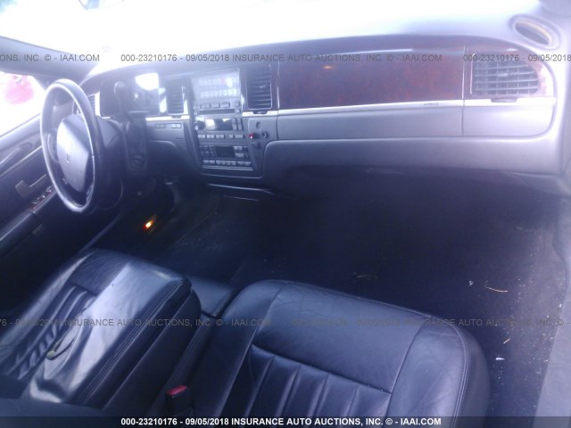 1L1FM88W76Y638209 - 2006 LINCOLN TOWN CAR EXECUTIVE WHITE photo 5