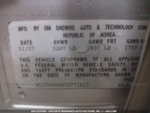 KL1TD66667B771617 - 2007 CHEVROLET AVEO LS SILVER photo 9