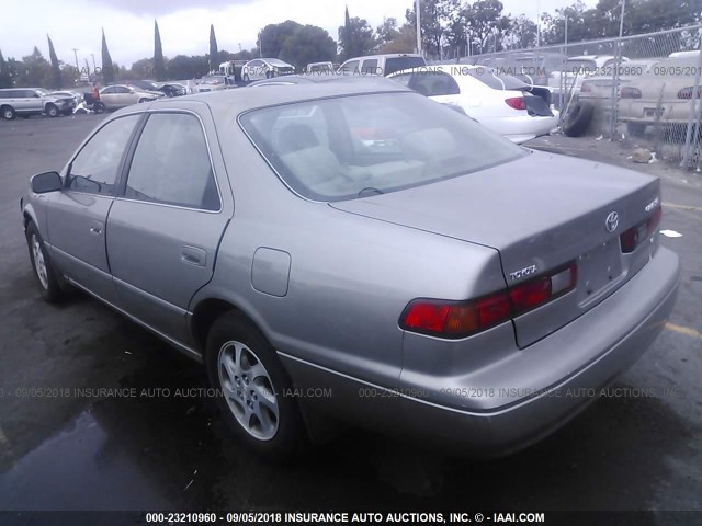 JT2BF22K3X0151466 - 1999 TOYOTA CAMRY LE/XLE GRAY photo 3