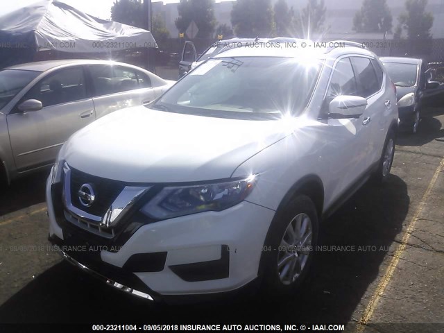 KNMAT2MT1HP521212 - 2017 NISSAN ROGUE S/SV WHITE photo 2