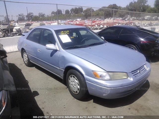 4T1BG22K6VU151421 - 1997 TOYOTA CAMRY CE/LE/XLE 浅蓝色 照片 1