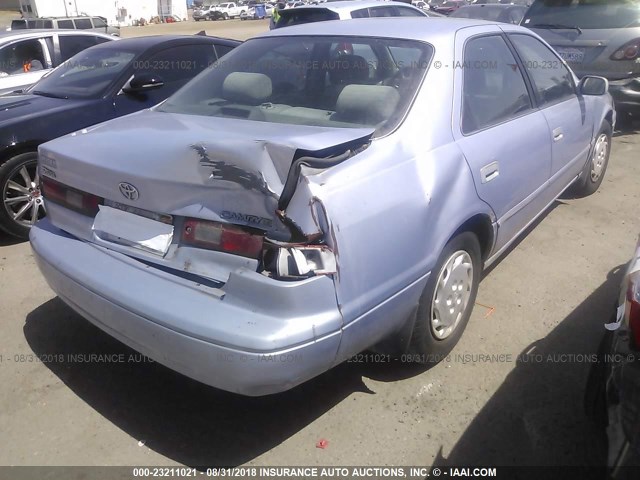 4T1BG22K6VU151421 - 1997 TOYOTA CAMRY CE/LE/XLE 浅蓝色 照片 4