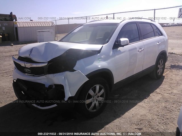 5XYKT4A27BG111794 - 2011 KIA SORENTO LX WHITE photo 2