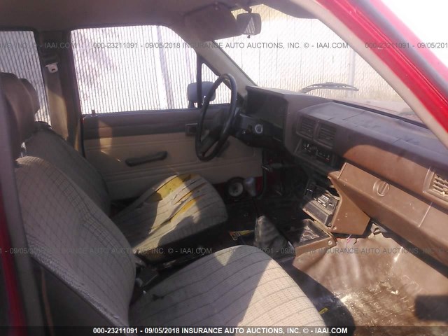 JT4RN56D7F0088456 - 1985 TOYOTA PICKUP XTRACAB RN56 DLX RED photo 5