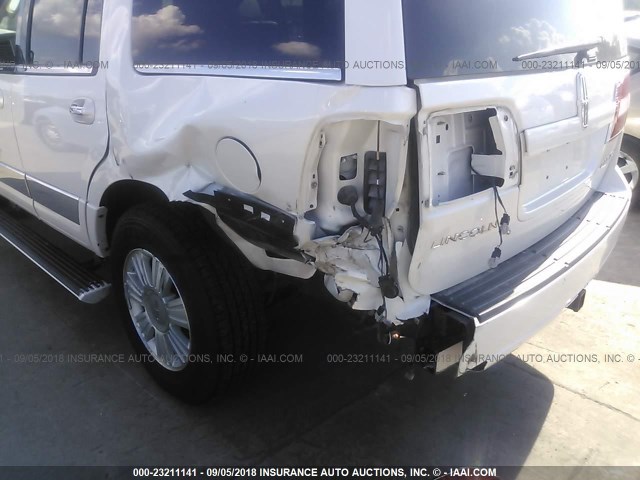 5LMJJ2J51AEJ05814 - 2010 LINCOLN NAVIGATOR 白色 照片 6