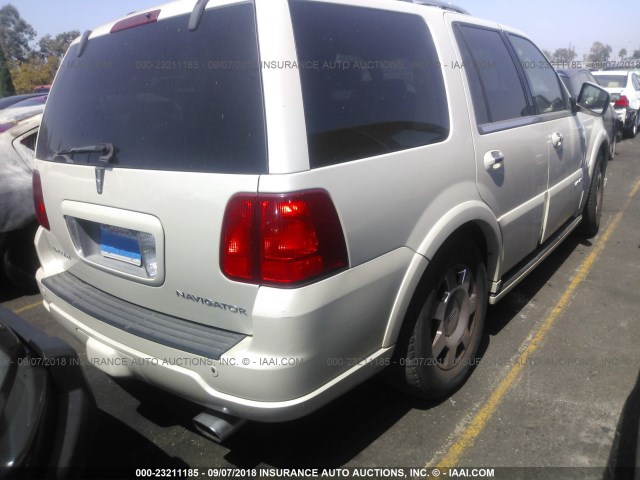 5LMFU27595LJ01368 - 2005 LINCOLN NAVIGATOR Biały zdjęcie 4