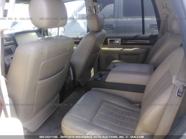 5LMFU27595LJ01368 - 2005 LINCOLN NAVIGATOR Biały zdjęcie 8